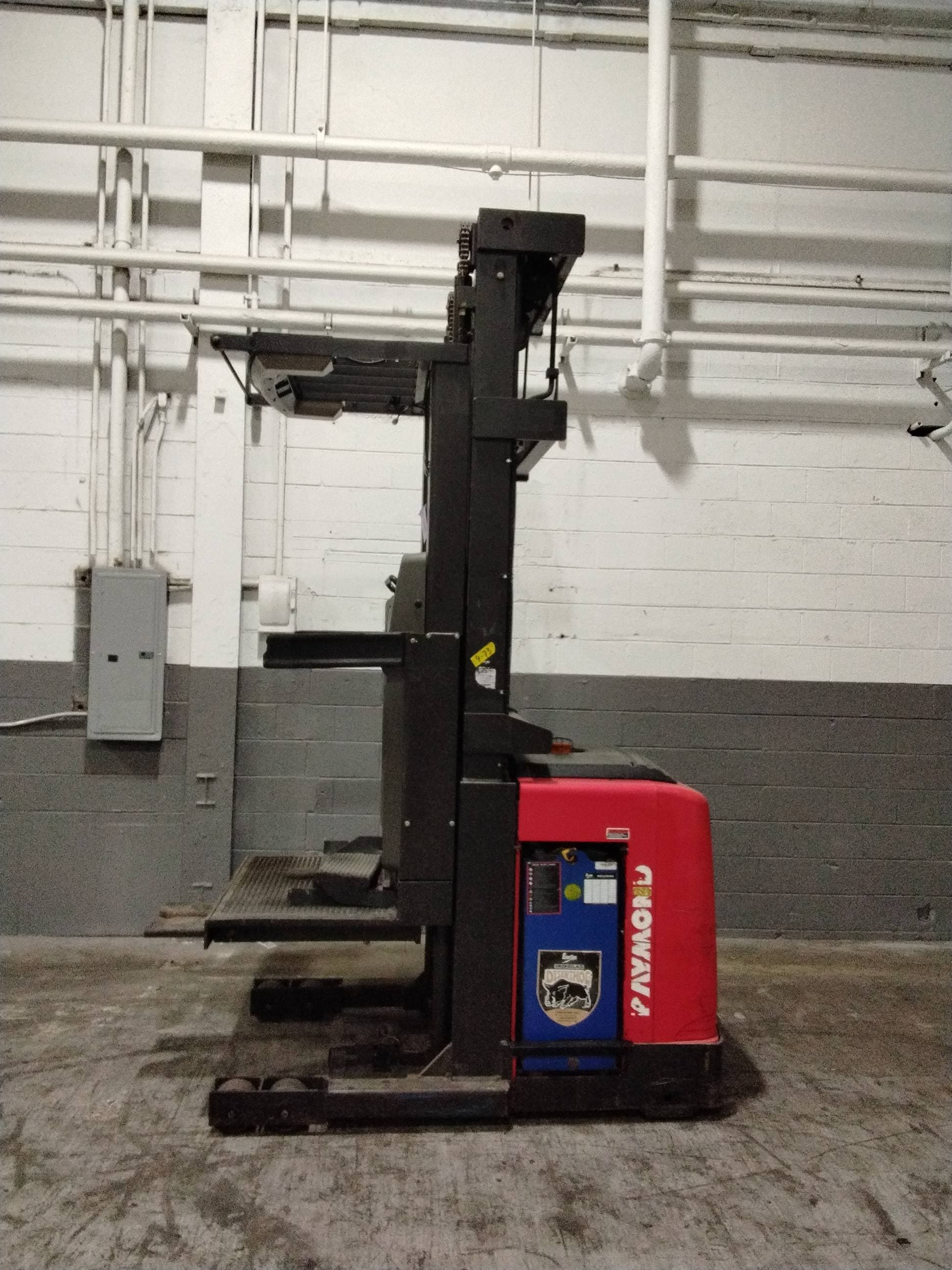 2015 Raymond Model: 560-OPC30TT 3,000LB Electric Order Picker Forklift.