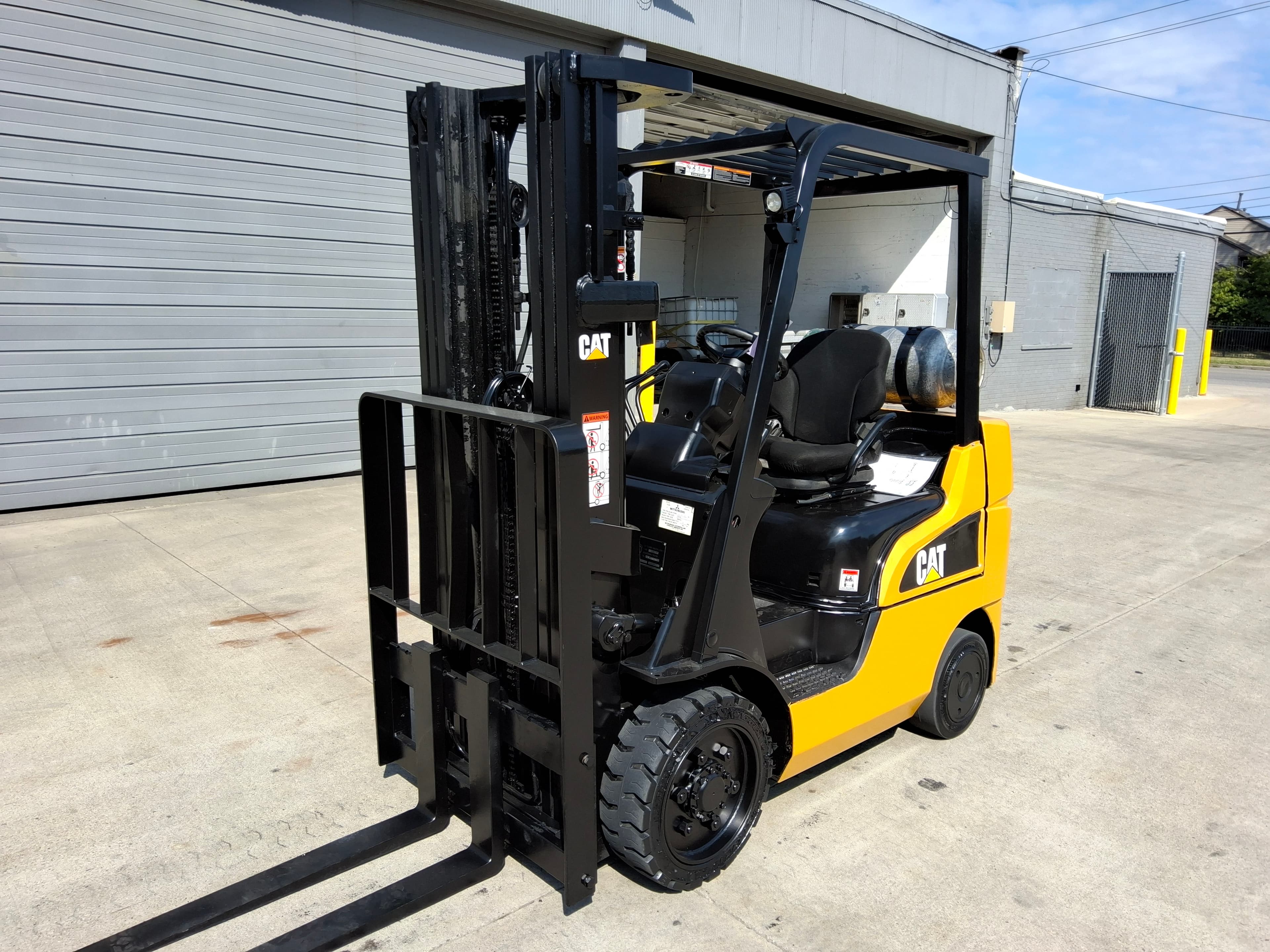 CAT/Mitsubishi FGC25N 5,000LB Capacity. LP Powered Forklift. 3 Stage Mast, Hours: 9,829