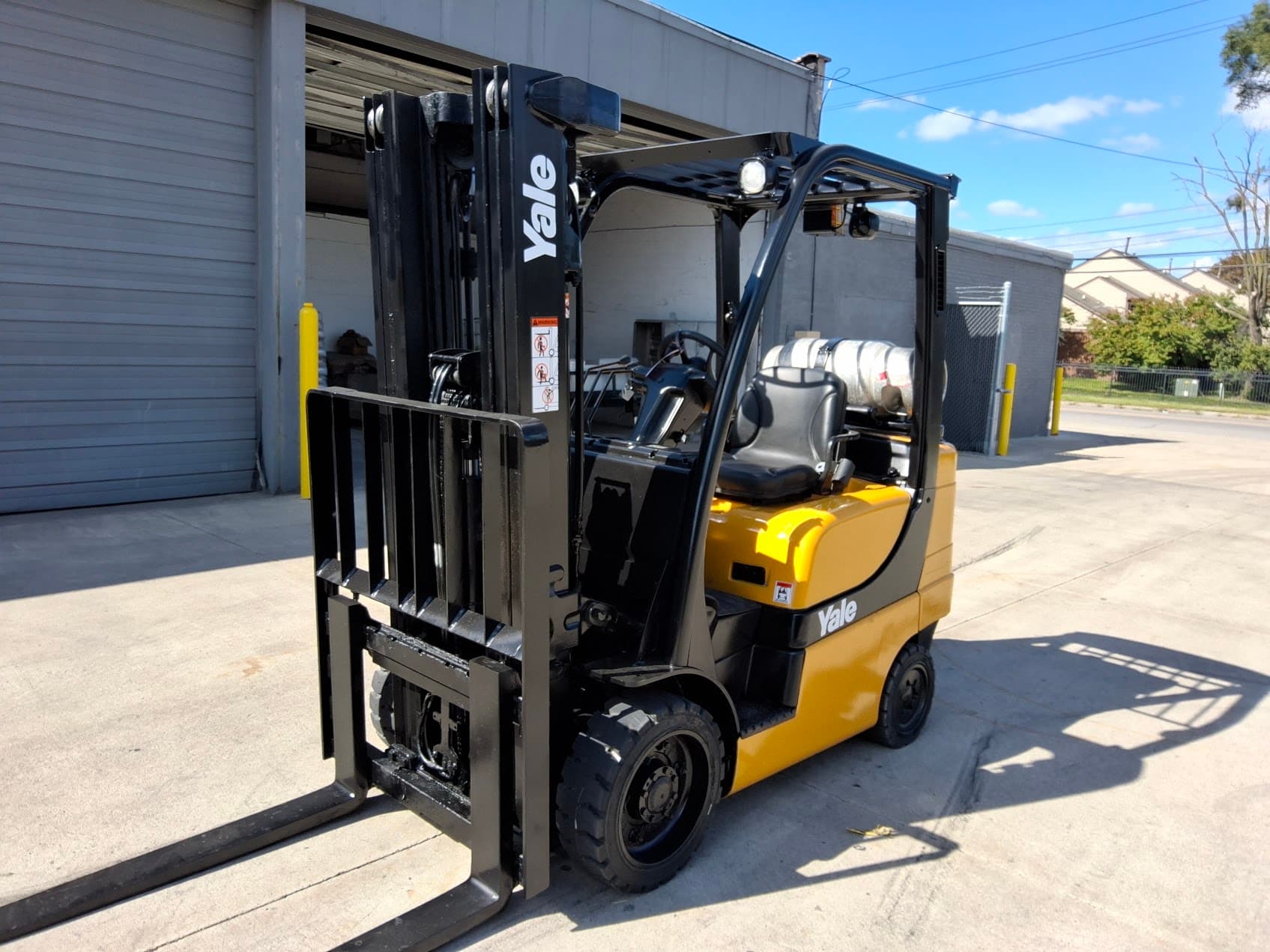 Yale GLC060VX 6,000lb Capacity LP Powered Cushion Tire Forklift