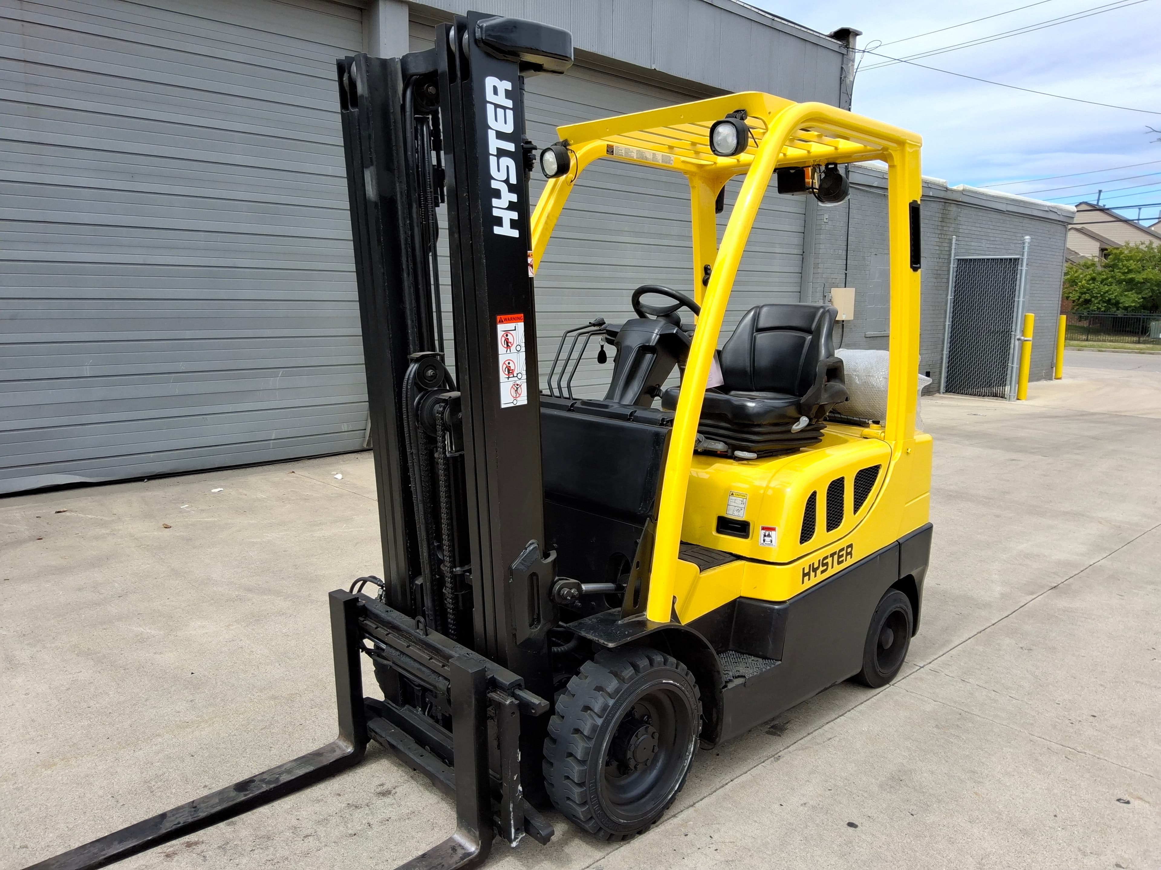 2017 Hyster S60FT 6,000LB Capacity. LP Powered Forklift. 3 Stage Mast, Hours: 5,105