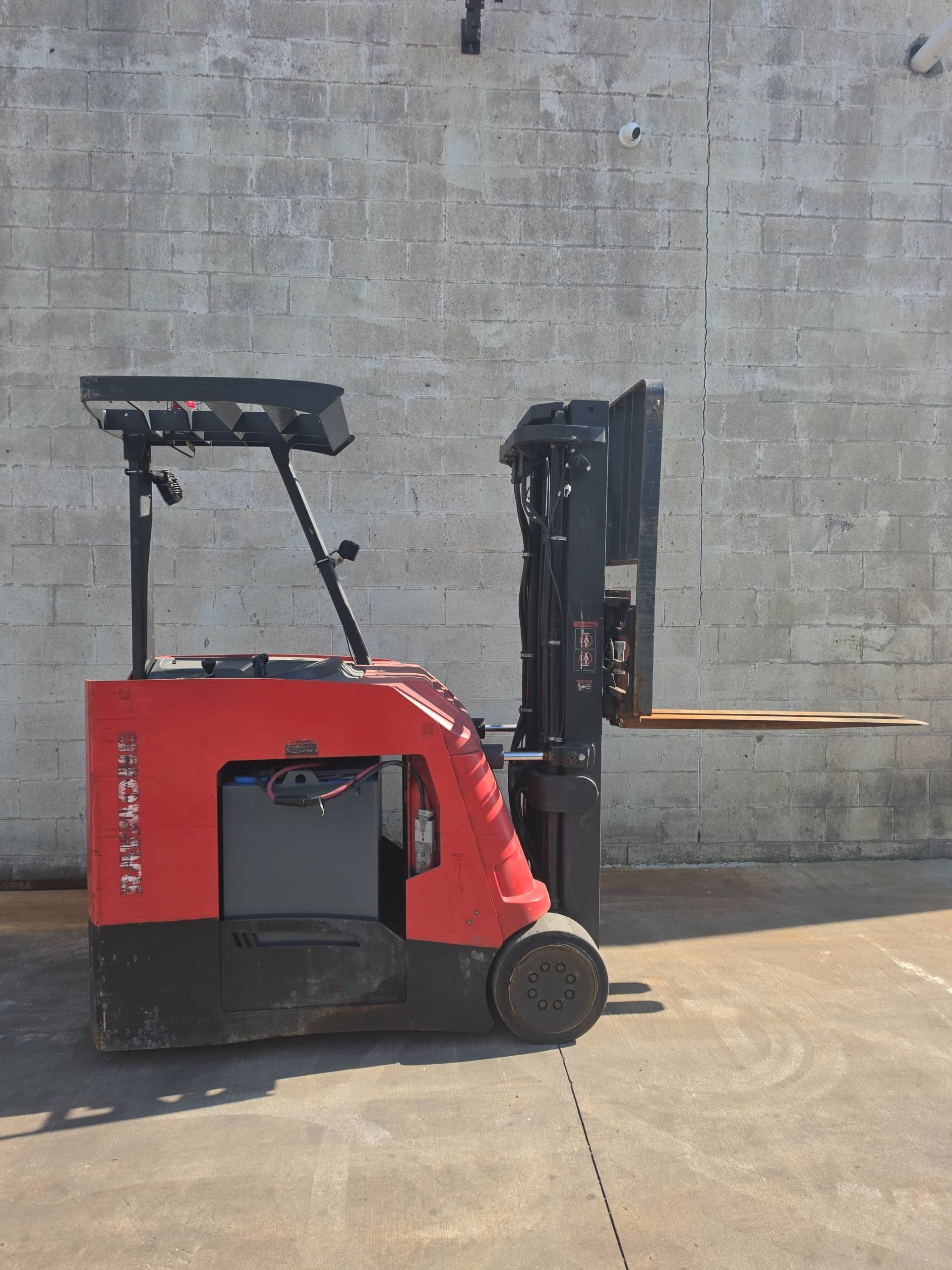 Raymond 425-C50TT 5,000LB Electric Reach Truck, 36V, Battery Included