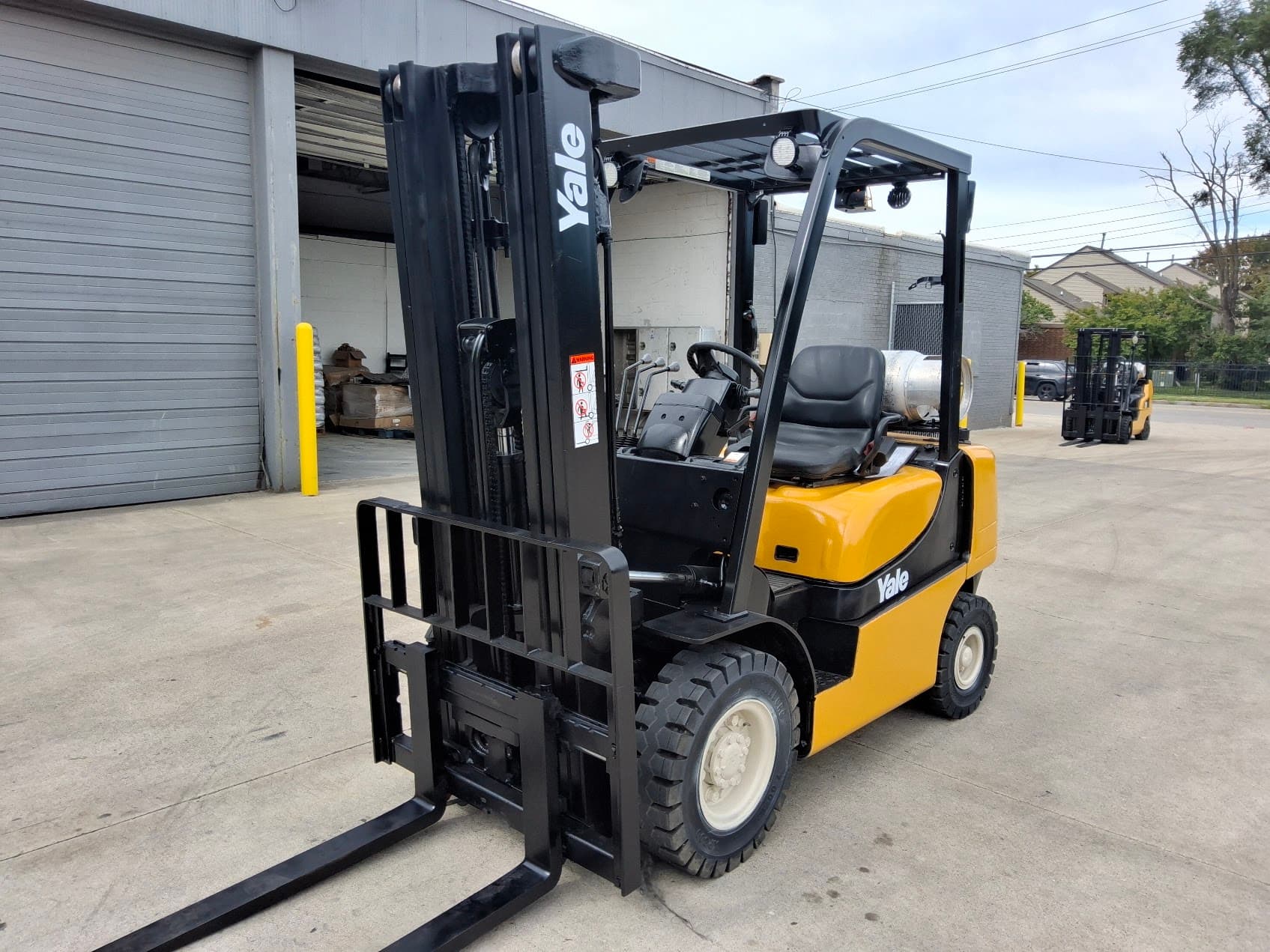 Yale Model: GLP050MXNEAE090 5,000lb Capacity Internal Combustion Forklift, Pneumatic Tires