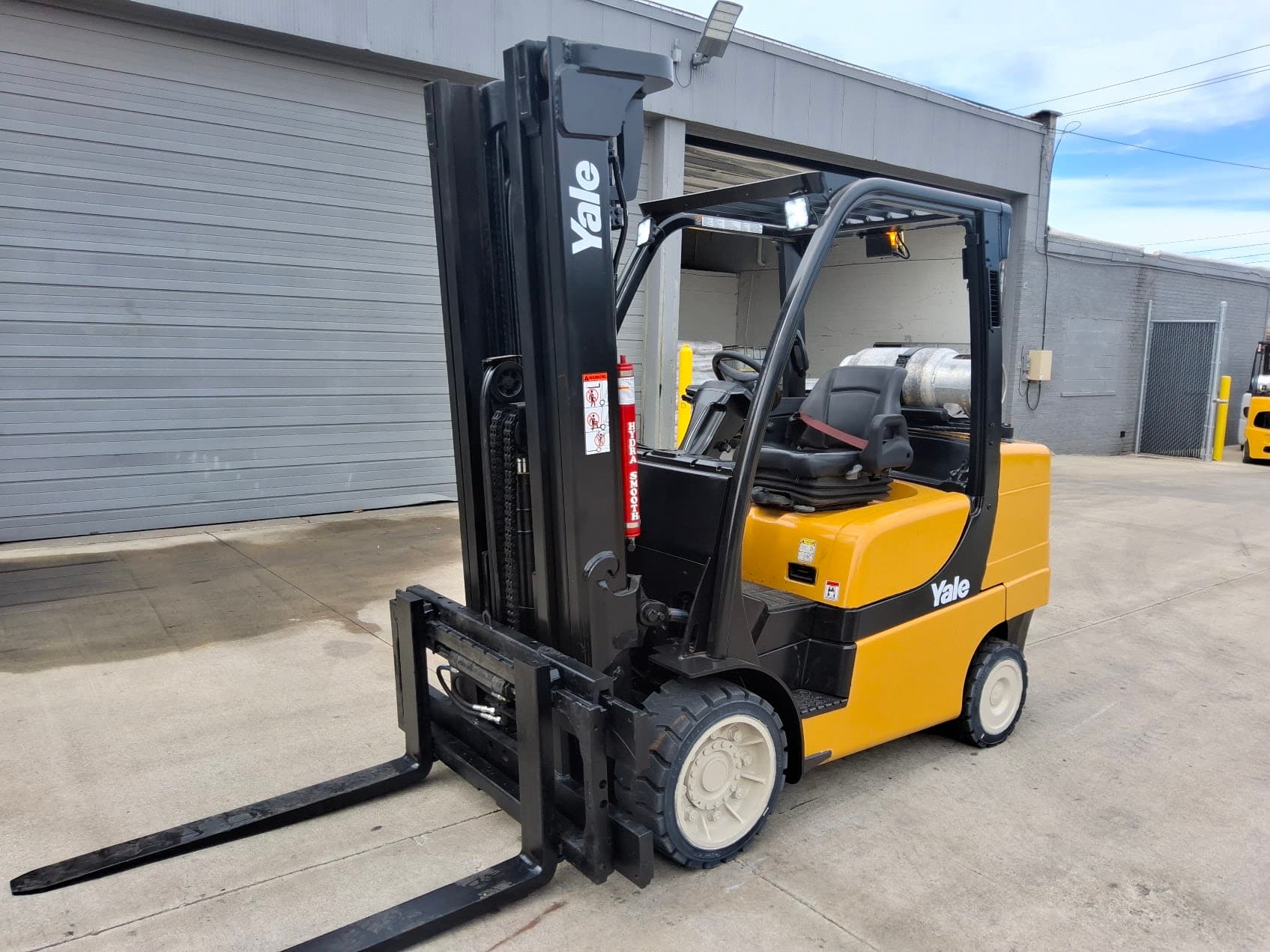 Yale GLC080VXNTSE096 8,000LB LP Cushion Tire Forklift, 212.6" Lift, 42" Forks