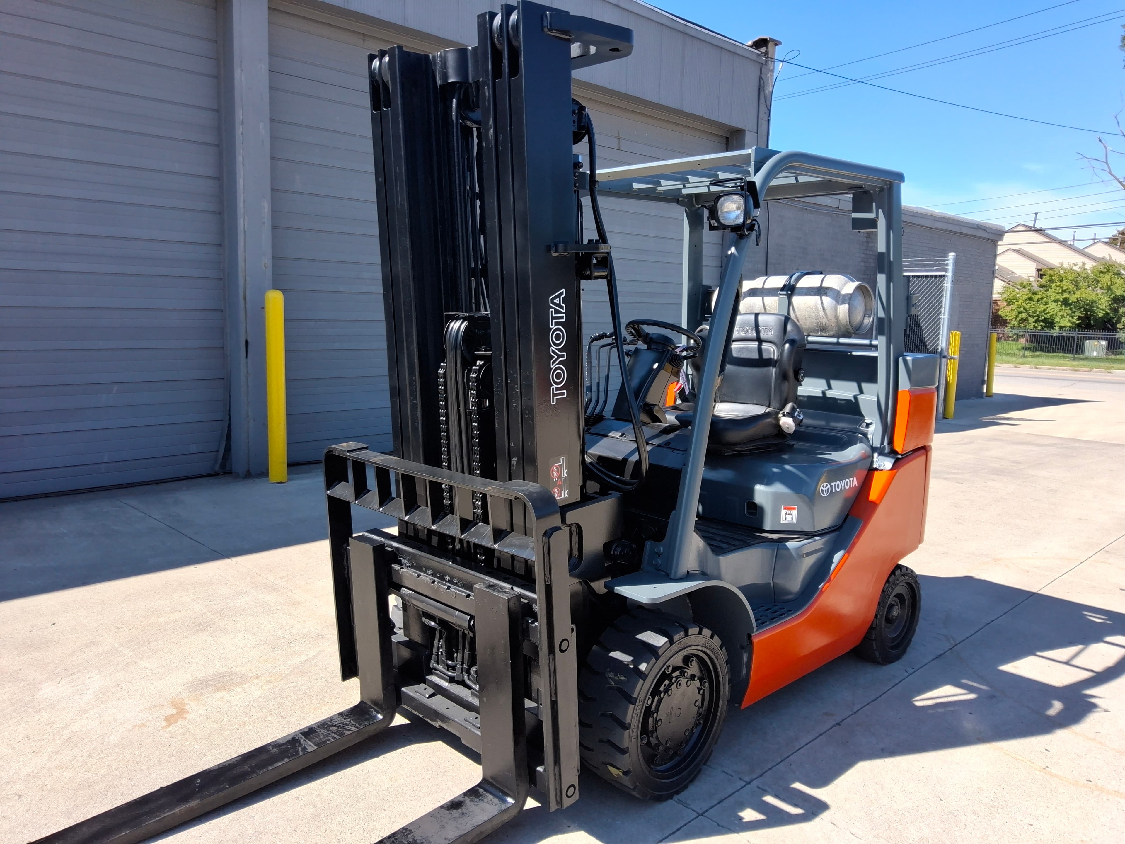 Toyota Model: 8FGC35U-BCS 8,000lb Base Capacity LP Powered Forklift. Hours: 8,667
