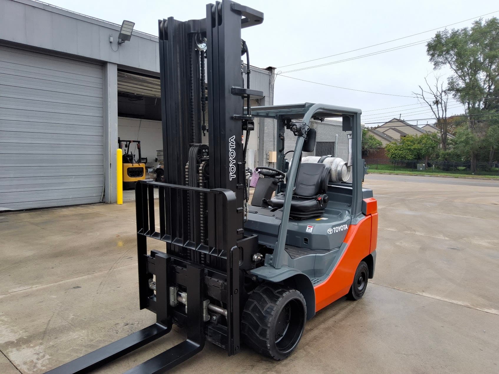 Toyota 8FGC35U 6,500lb Capacity LP Powered Cushion Tire Forklift