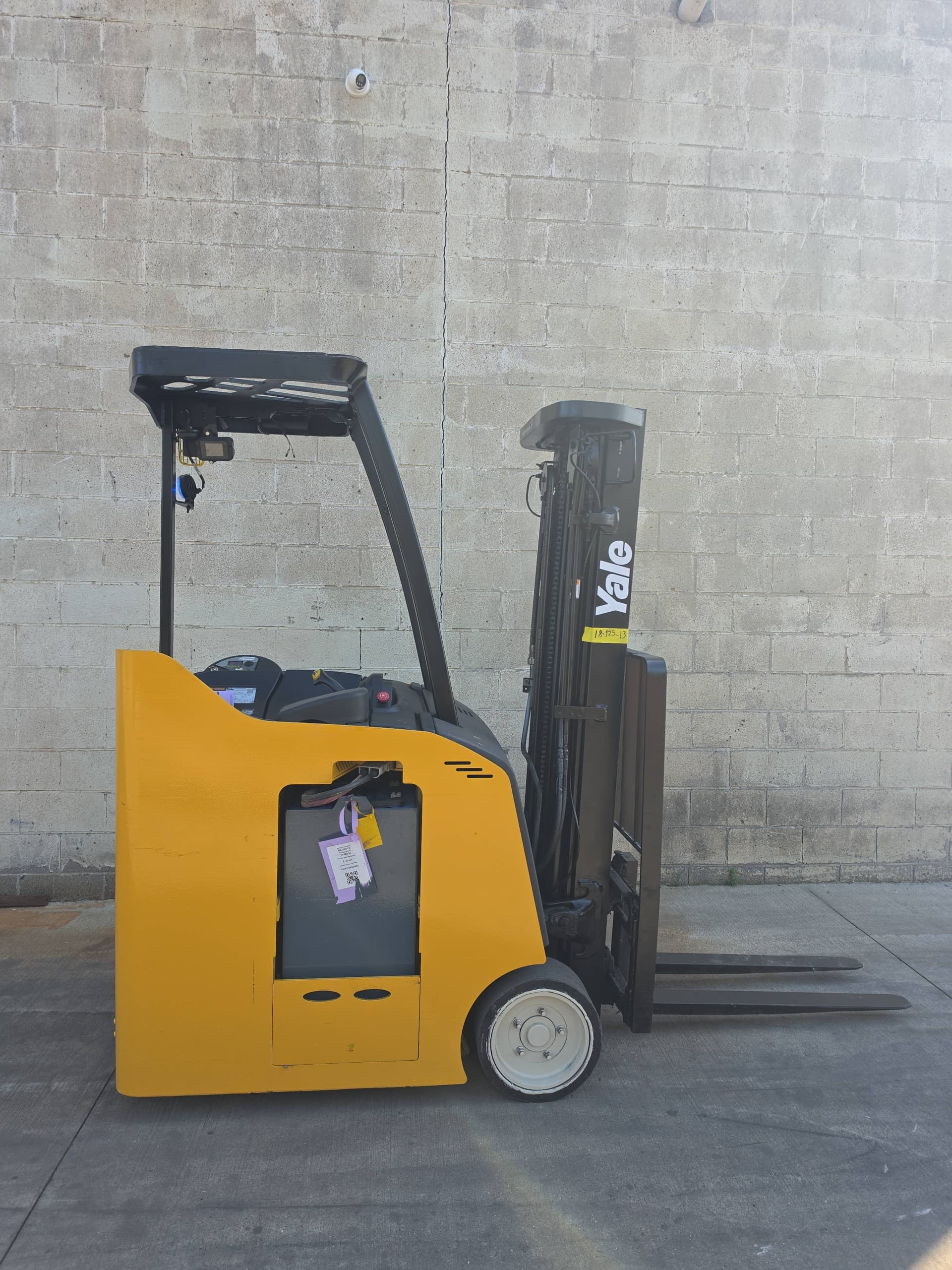 Yale ESC030ADN36TE086 3,000LB Electric Cushion Tire Forklift, 36V, 158" Lift