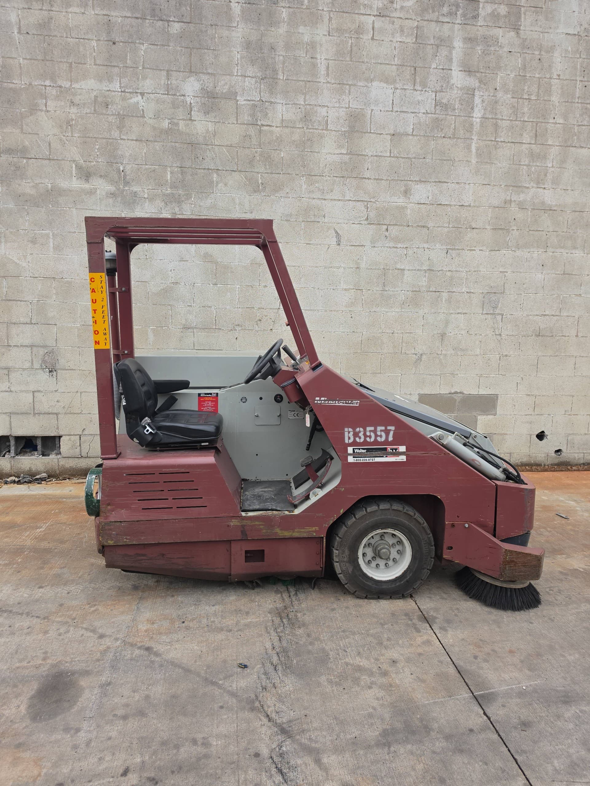 2006 Minuteman PowerBoss Model: SW9XR Industrial Ride-On Floor Sweeper