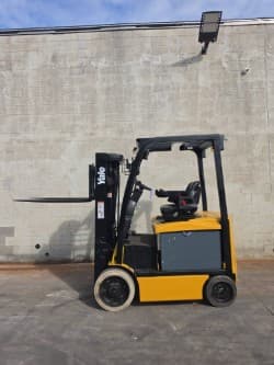Yale Model: ERC045VGN36TE083 3,500lb Capacity 36V Electric Forklift, Cushion Tires