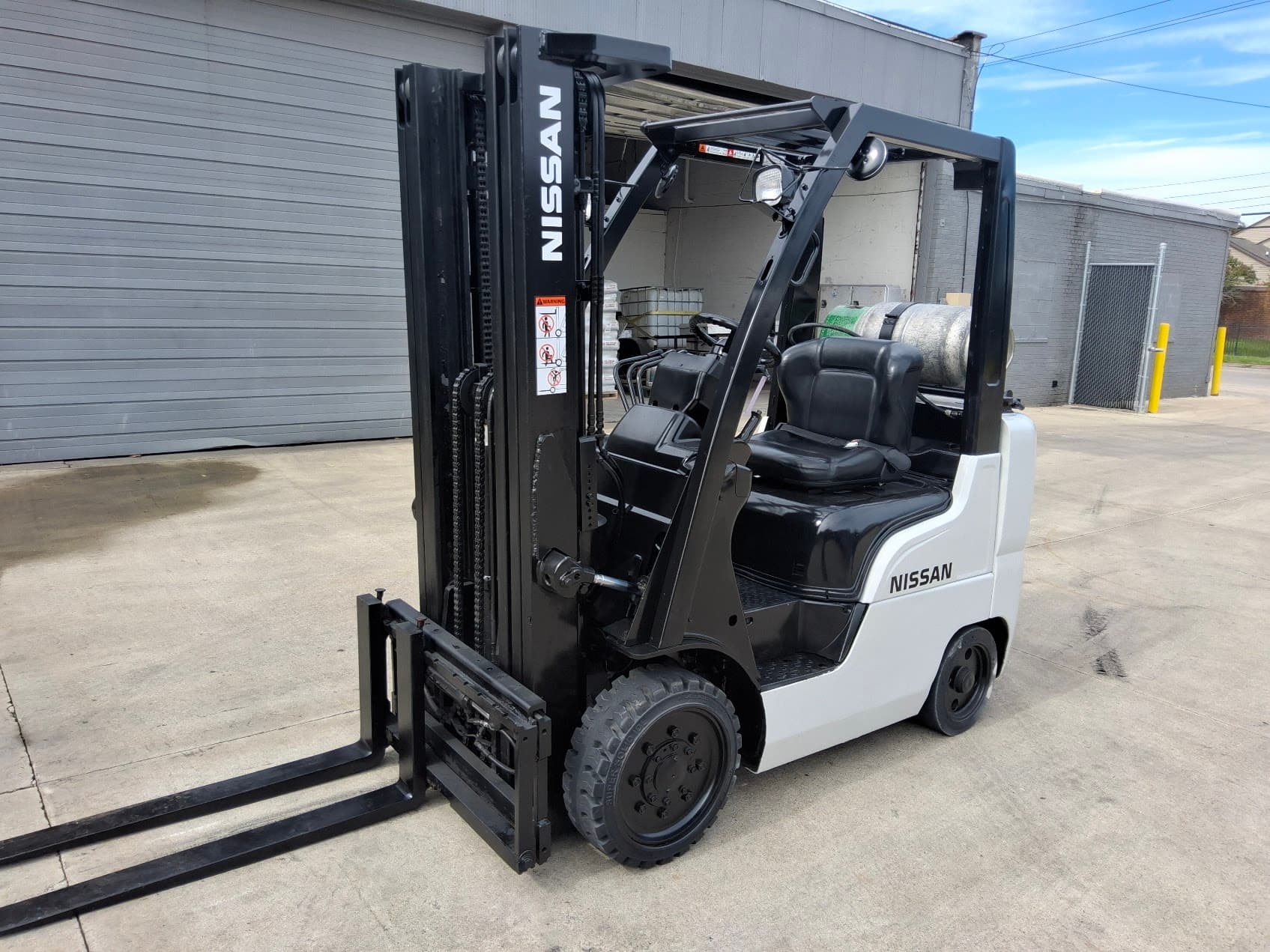 Nissan MCPL02A25LV 4,000LB LP Cushion Tire Forklift, 187" Lift