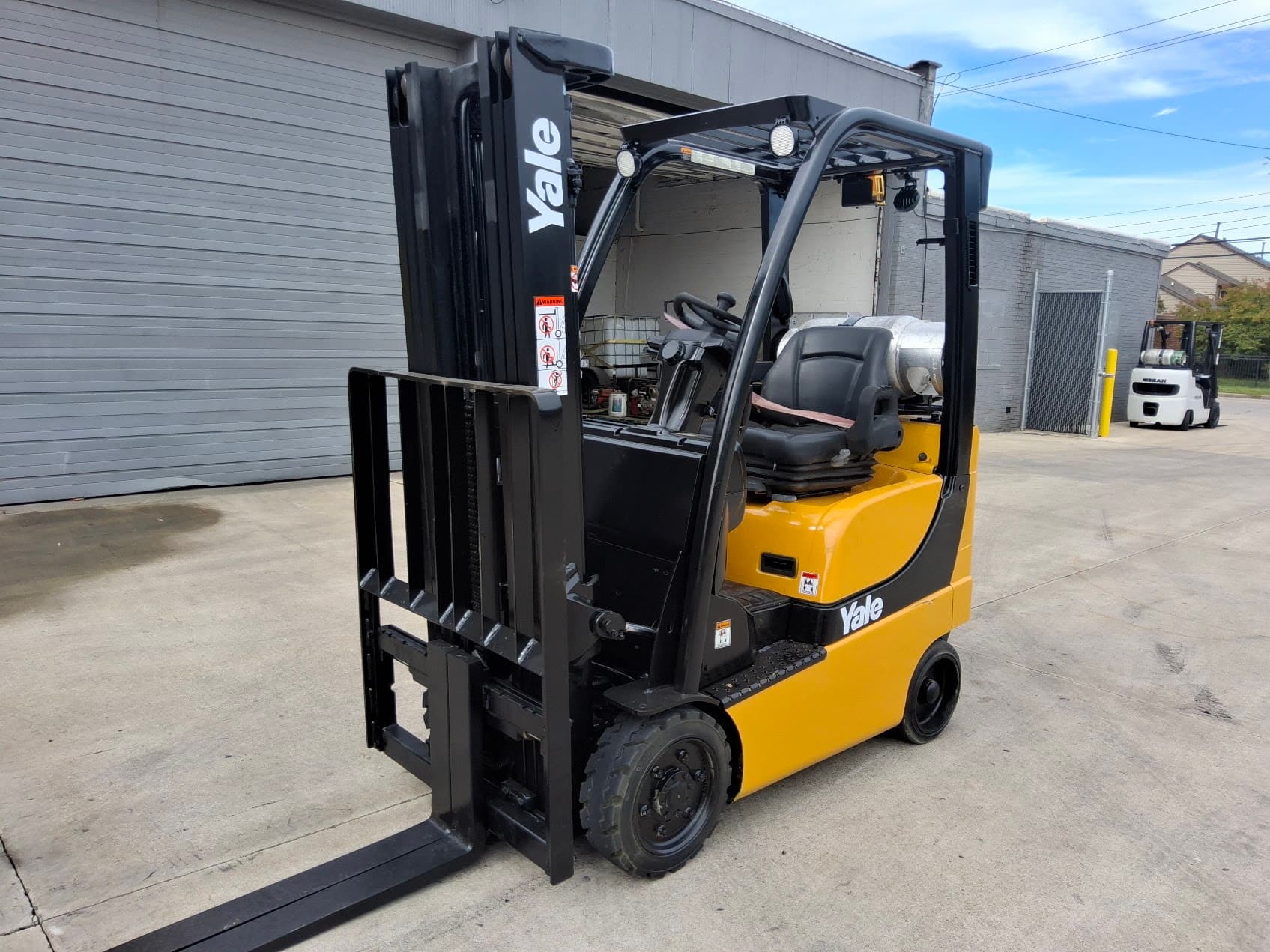 Yale GLC030VXNESE082 3,000LB LP Cushion Tire Forklift, 187" Lift, 42" Forks