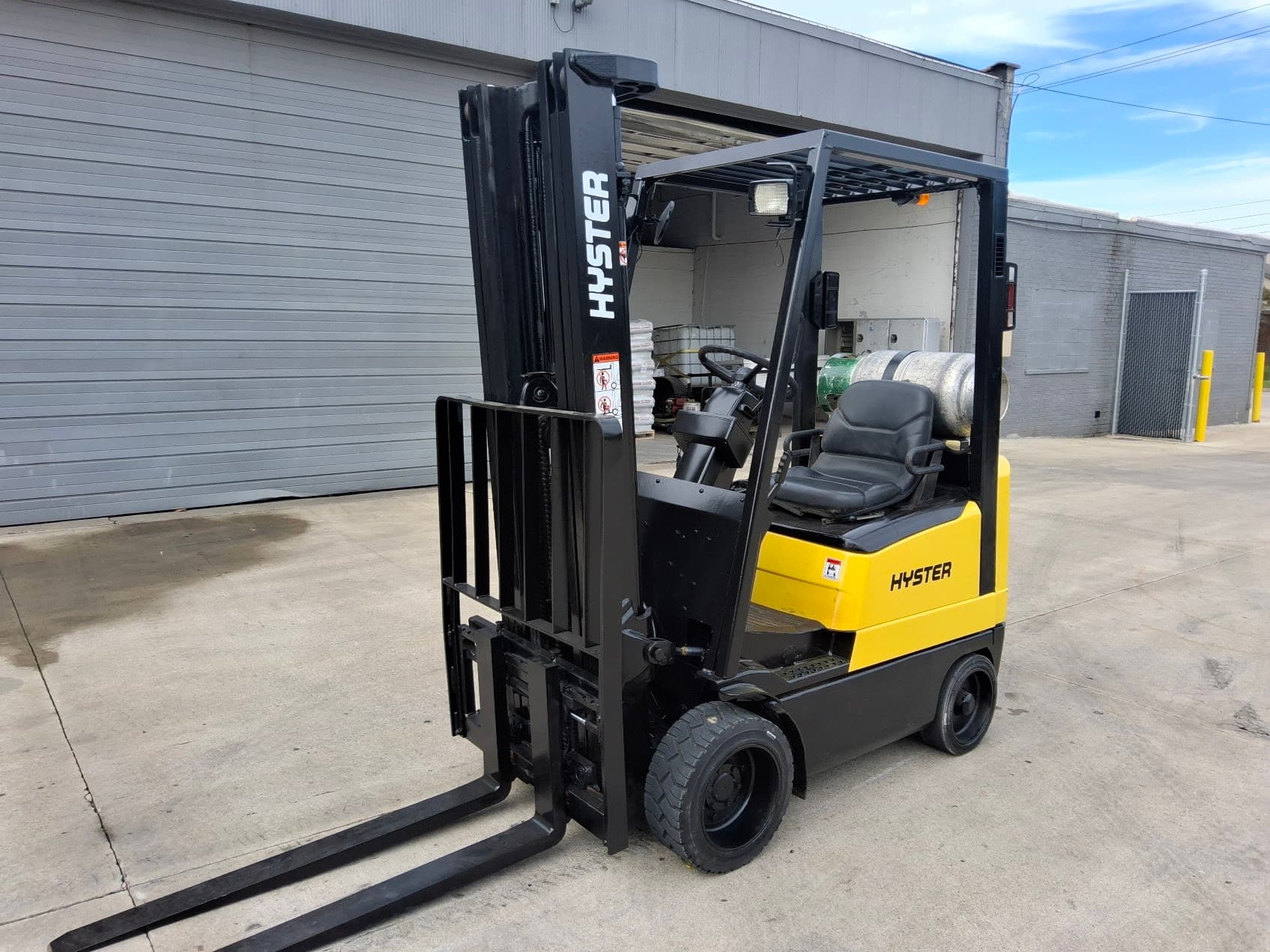 Hyster S30XM 2,500LB LP Cushion Tire Forklift, 200.8" Lift, 42" Forks