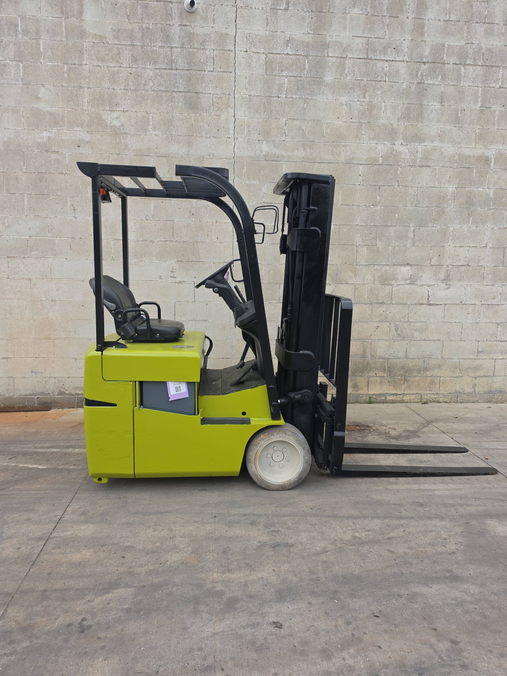 Clark Model: TMX15S 2,500lb Capacity Electric Forklift, Cushion Tires